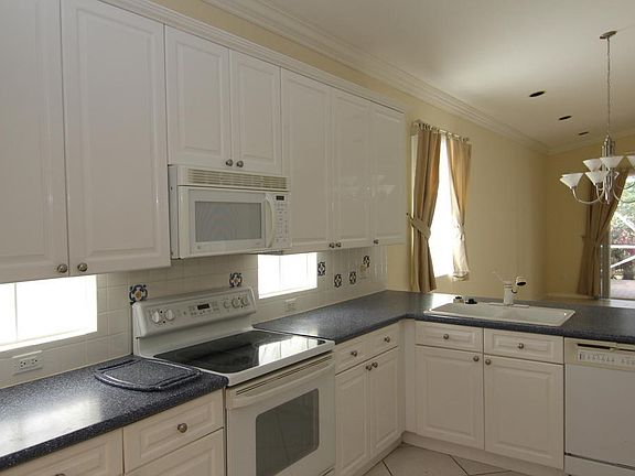 4th image of 8427 Siciliano St