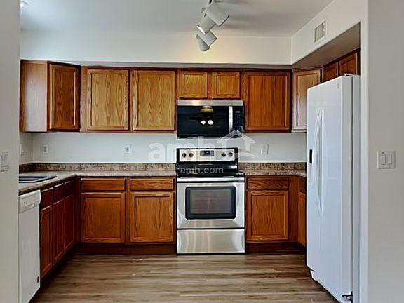 3rd image of 6132 S Black Hills Way