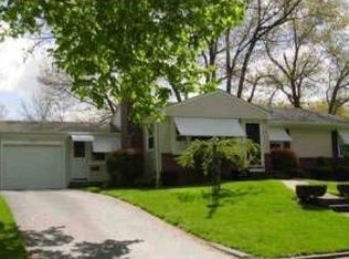 28 Wildwood Dr, Cranston, RI 02920