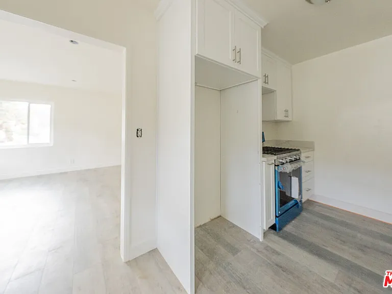 10043 Haines Canyon Ave #F — Photo 6