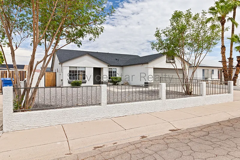 4 bed, 2.0 bath, 1680 sqft, $2,500 — Photo 2