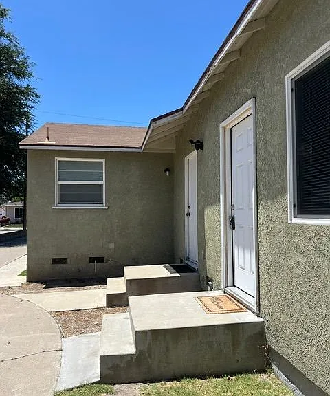 155 N Bitterbush St #B — Photo 1