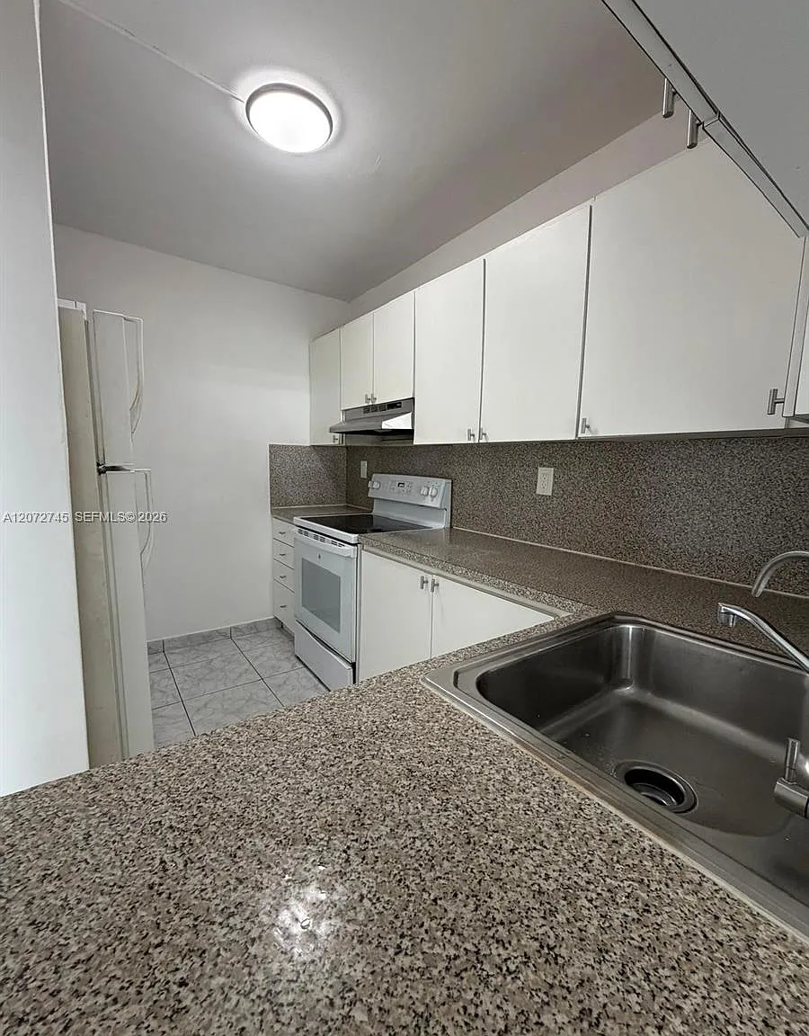 Le Mirage Condo — Photo 4