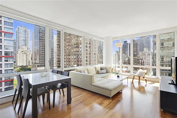 Rented by R New York | media 9