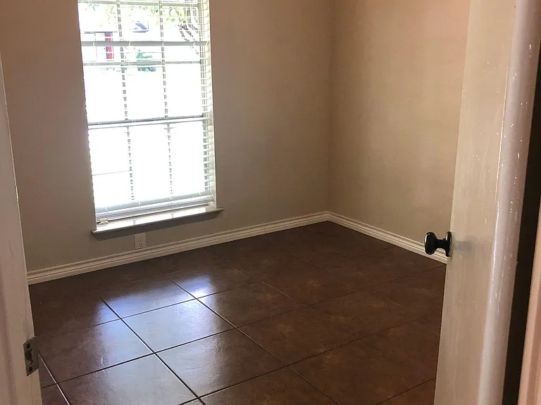 2927 Helmsley Dr — Photo 20