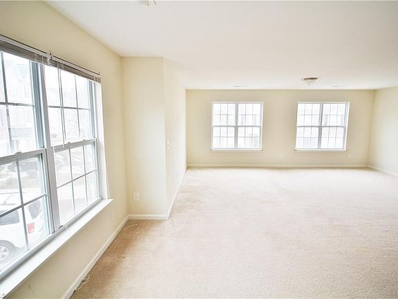 3rd image of 44 Ackland Dr #44