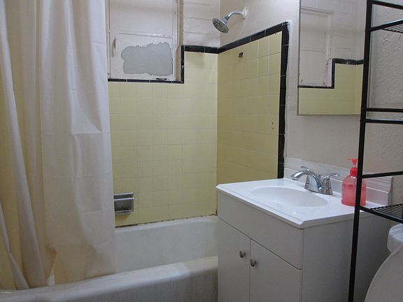 5th image of 4661 N 30th Dr