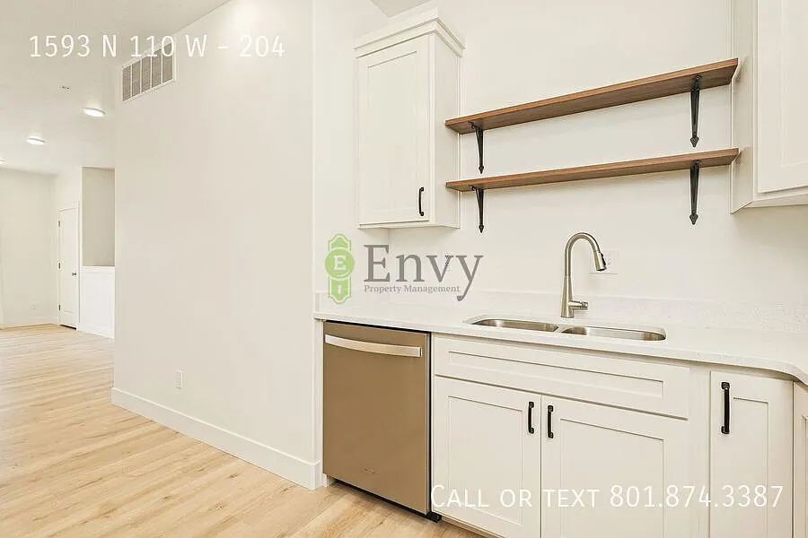 Welcome home to this beautifully designed 3 bedroom, 2 bathroom new construction townhome - Avail... — Photo 4