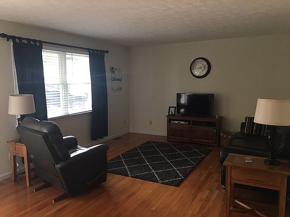 3rd image of 1583 W Algonquin Dr