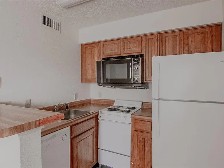 2307 Balsam Dr #L308 — Photo 8