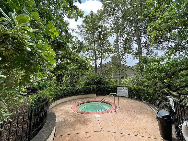 1067 Terrace Hill Cir — Photo 13