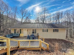 719 Pinewood Dr, Waynesville, NC 28786
