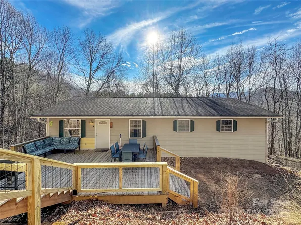 719 Pinewood Dr, Waynesville, NC 28786