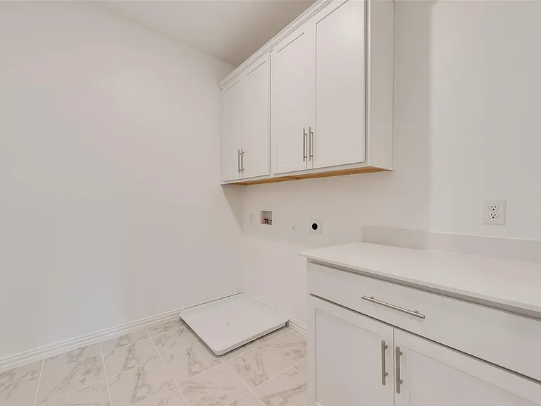 8340 Challenger Ln — Photo 32