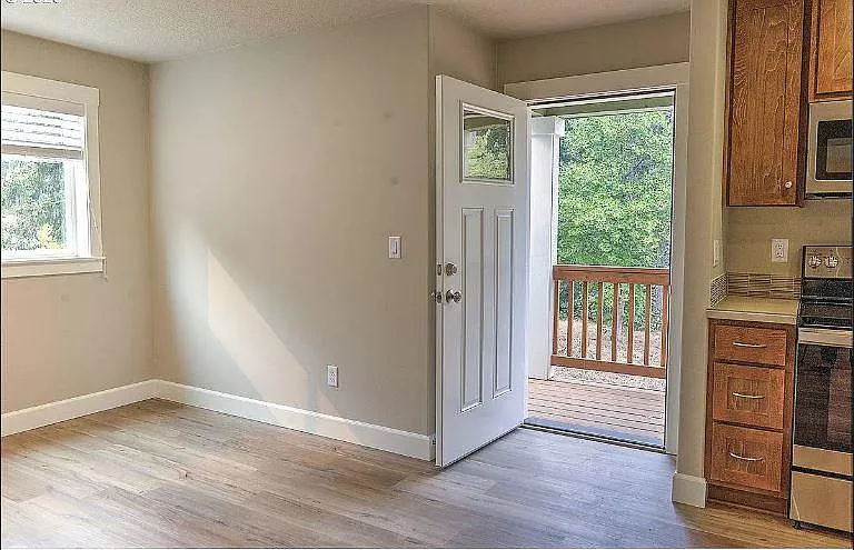 NW Bernie Dr — Photo 6