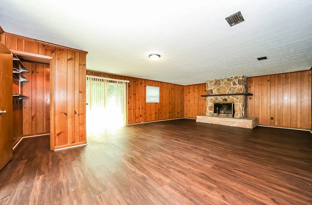 4 bed, 2.0 bath, 2011 sqft, $1,830 — Photo 3