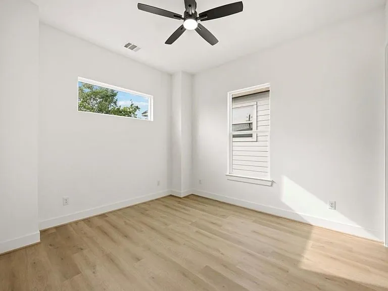 7130 Saint Augustine St #B — Photo 17
