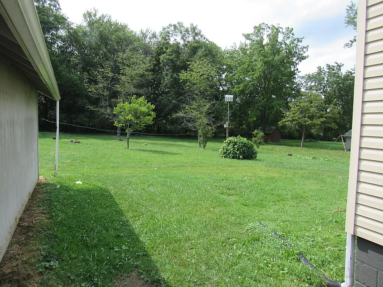 180 Columbine Ave — Photo 4