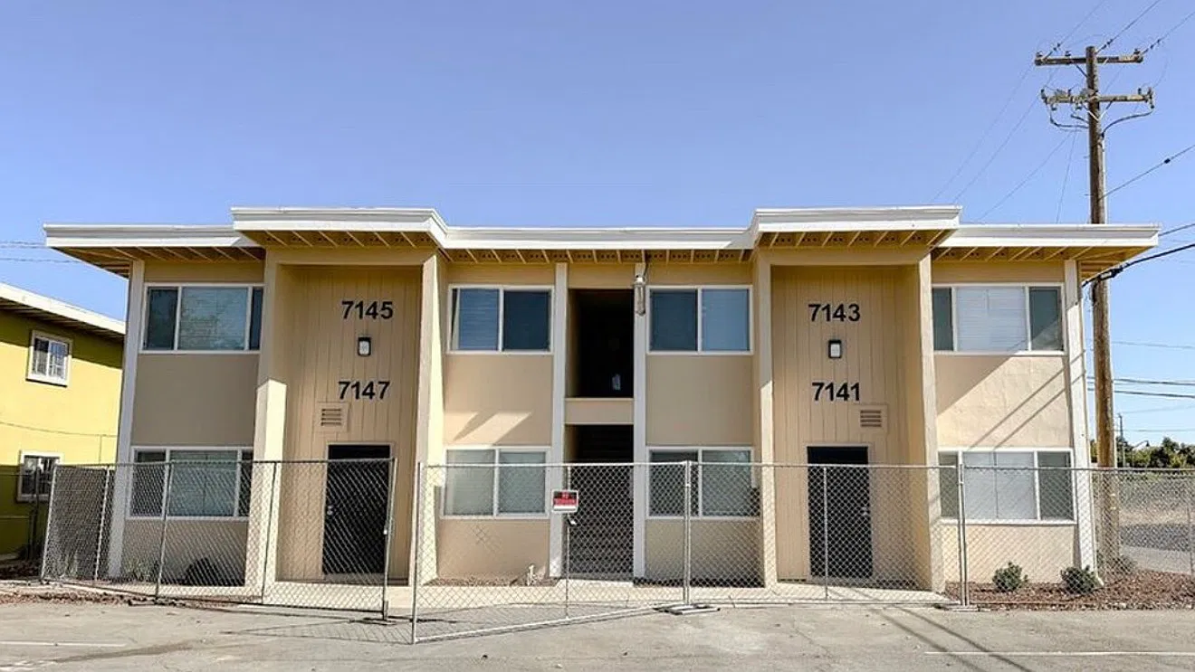 3 bed, 1039 sqft, $2,150 — Photo 1