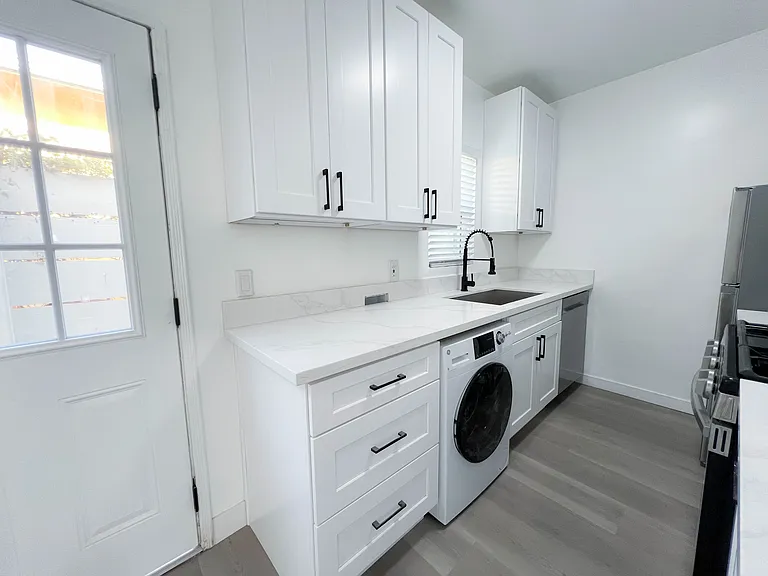 1506 1/2 Maple St #1506 — Photo 28