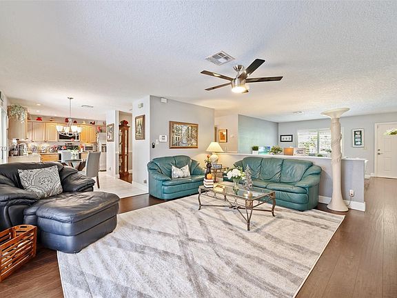 4th image of 11470 NW 39th Ct