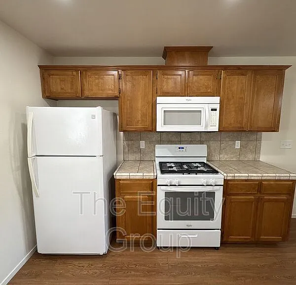 2931 N Crowe St — Photo 8