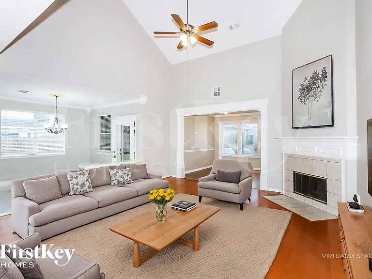 902 Rock Springs Dr — Photo 4