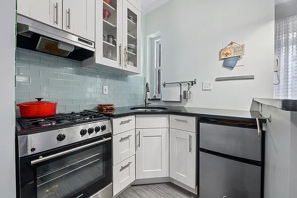 Rented by Douglas Elliman | media 7