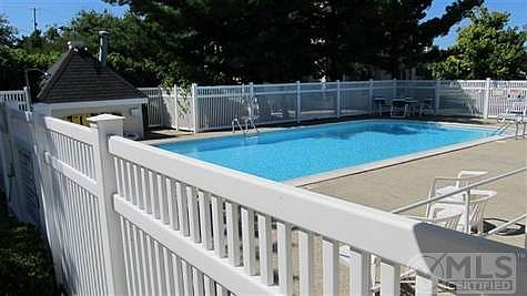 2nd image of 983 Lake St #22