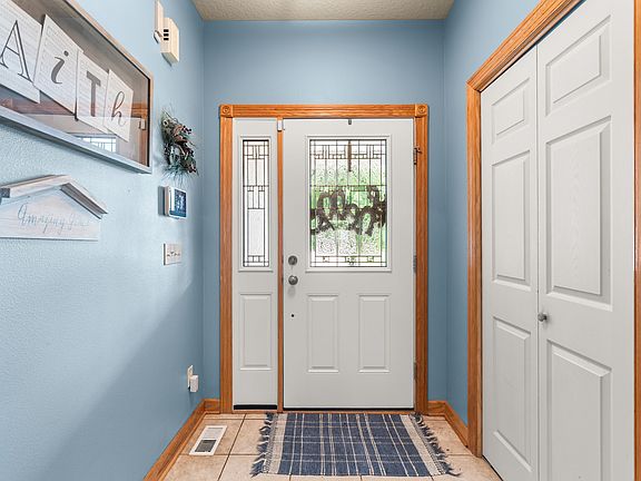 3rd image of 353 Georgetown Pl