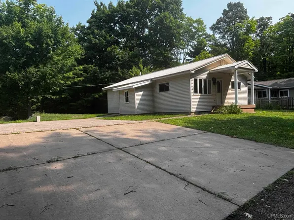 1802 Werner St, Marquette, MI 49855