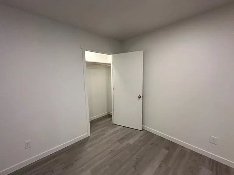 498 E Fort Union Blvd — Photo 3