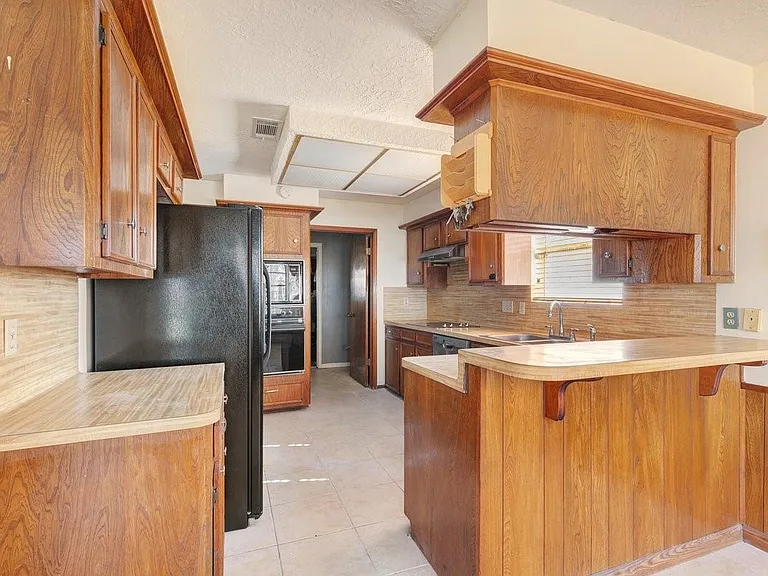 1006 Bolton Dr — Photo 6