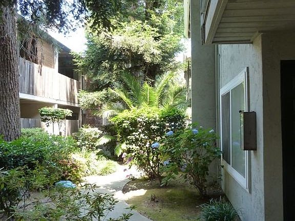 3rd image of 2819 E St APT 4