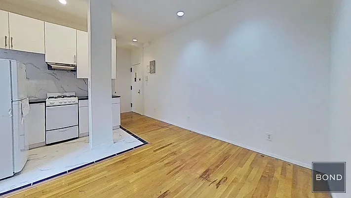 Rented by Bond New York | media 13