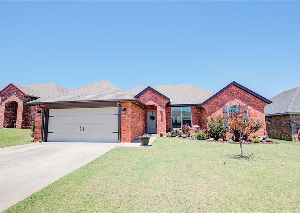 2616 Kadlan Drive is ready to be your new home!