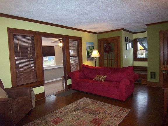 Family room w/gleaming hardwoods