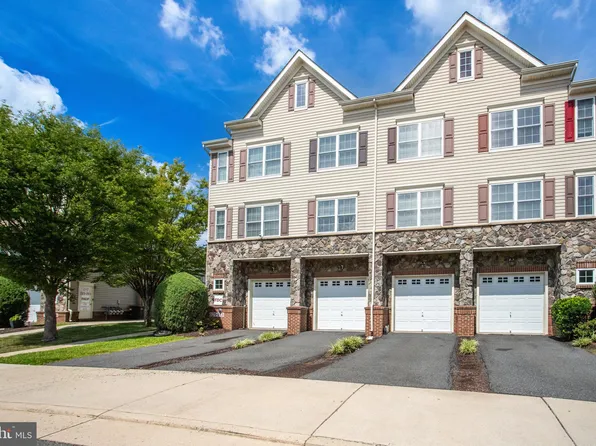 2827 Chinkapin Oak Ln, Woodbridge, VA 22191