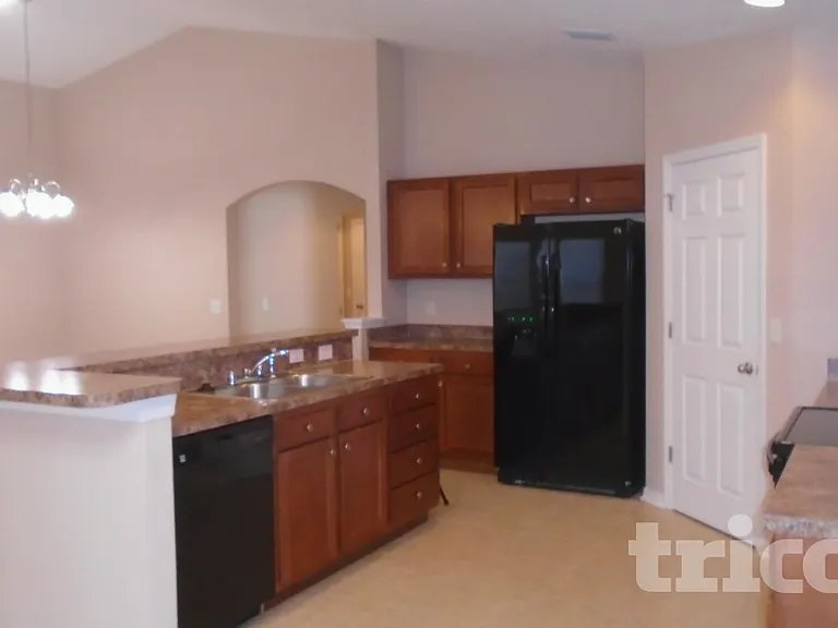 703 Bainbridge Loop — Photo 2