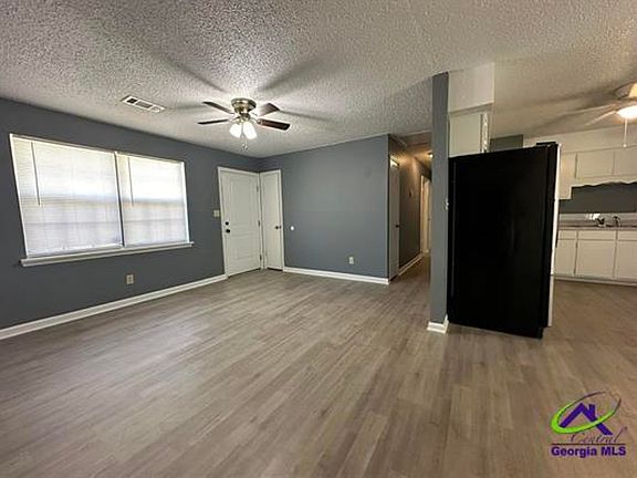 3rd image of 503 Coventry Ct