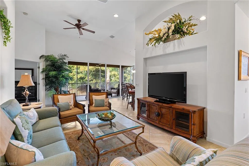 3 bed, 2.0 bath, 2040 sqft, $6,500 — Photo 2