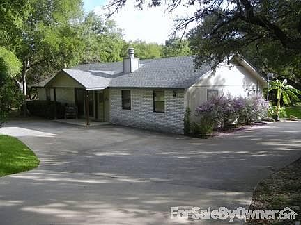 3rd image of 302 Whitetail Dr