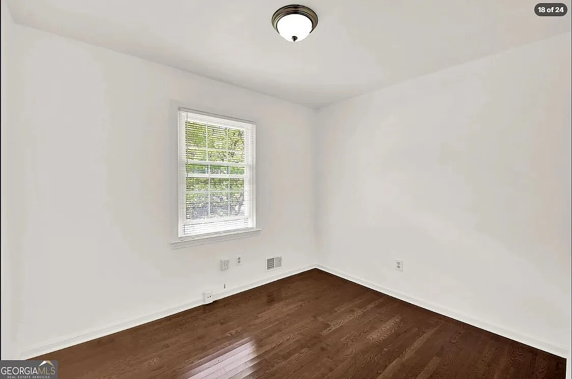 4 bed, 2.0 bath, 1400 sqft, $2,200 — Photo 2