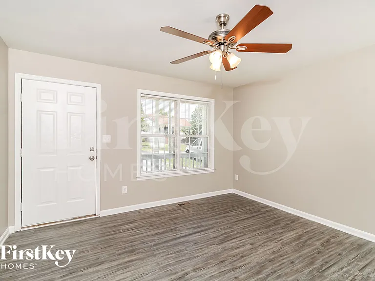 713 Garrett St — Photo 2