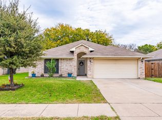 137 Roberts Dr, Saginaw, TX 76179