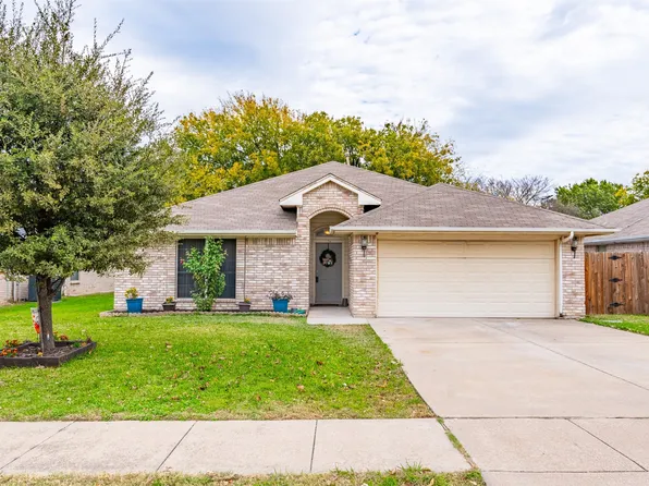 137 Roberts Dr, Saginaw, TX 76179