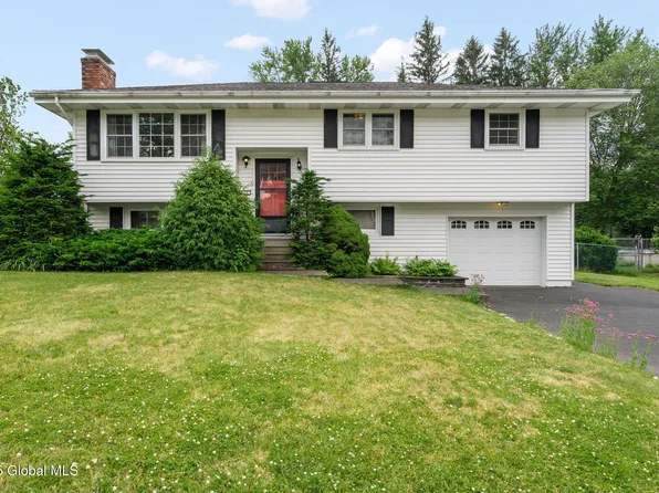 10 Ravenwood Drive, Albany, NY 12205