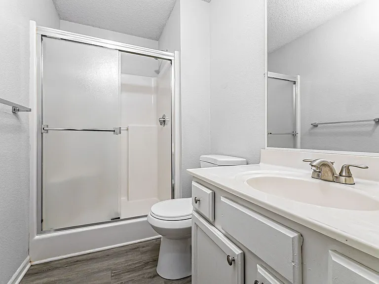 305 NW Woodbury Dr — Photo 14