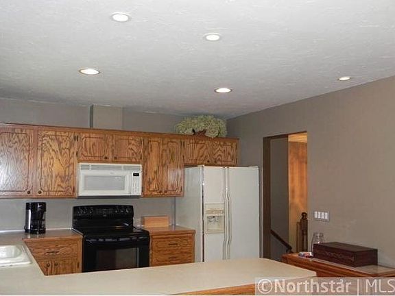 4th image of 15116 Oakland Avenue