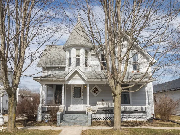 104 E Washington St, Roachdale, IN 46172